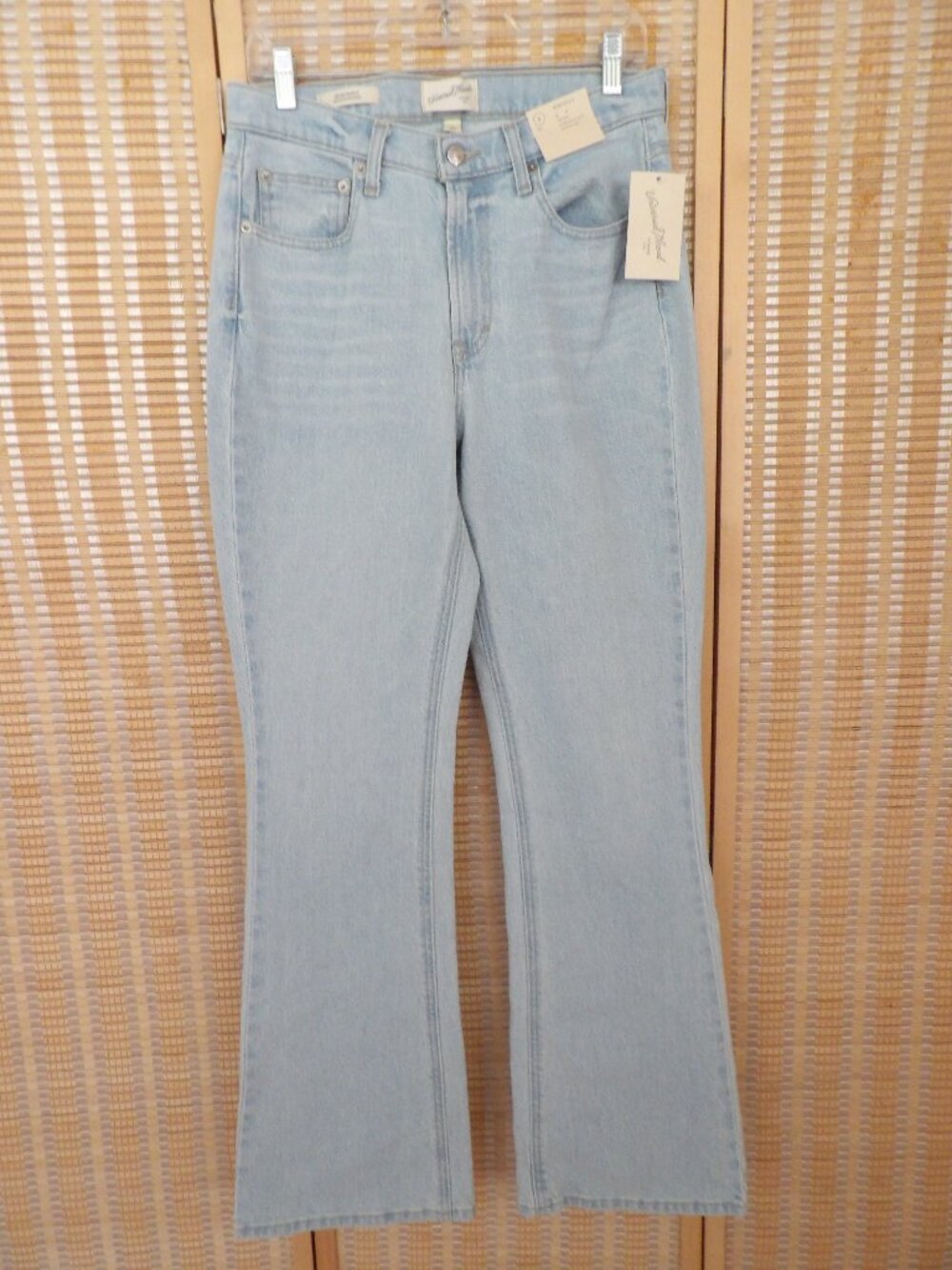 NWT Women's Universal Thread Size 8 Mid-Rise Boot Cut Blue Denim Jeans
